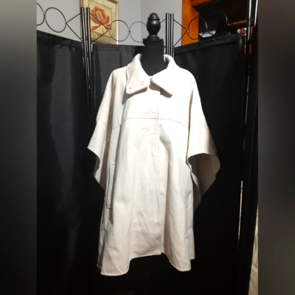 H&M NWT Elegant Cream White Women's Cape Coat Poncho Button Up Size XS/S Boho